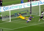 开云APP-边锋神奇突破精彩表现，助力球队晋级