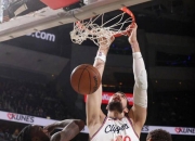 开云APP-包含火箭客场惨败雄鹿，哈登失准连续场低迷的词条