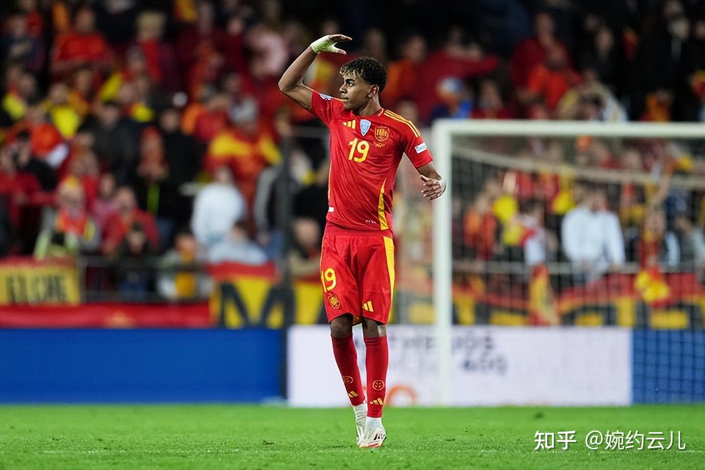 荷兰队惊险晋级，成功杀入欧国联四强的简单介绍