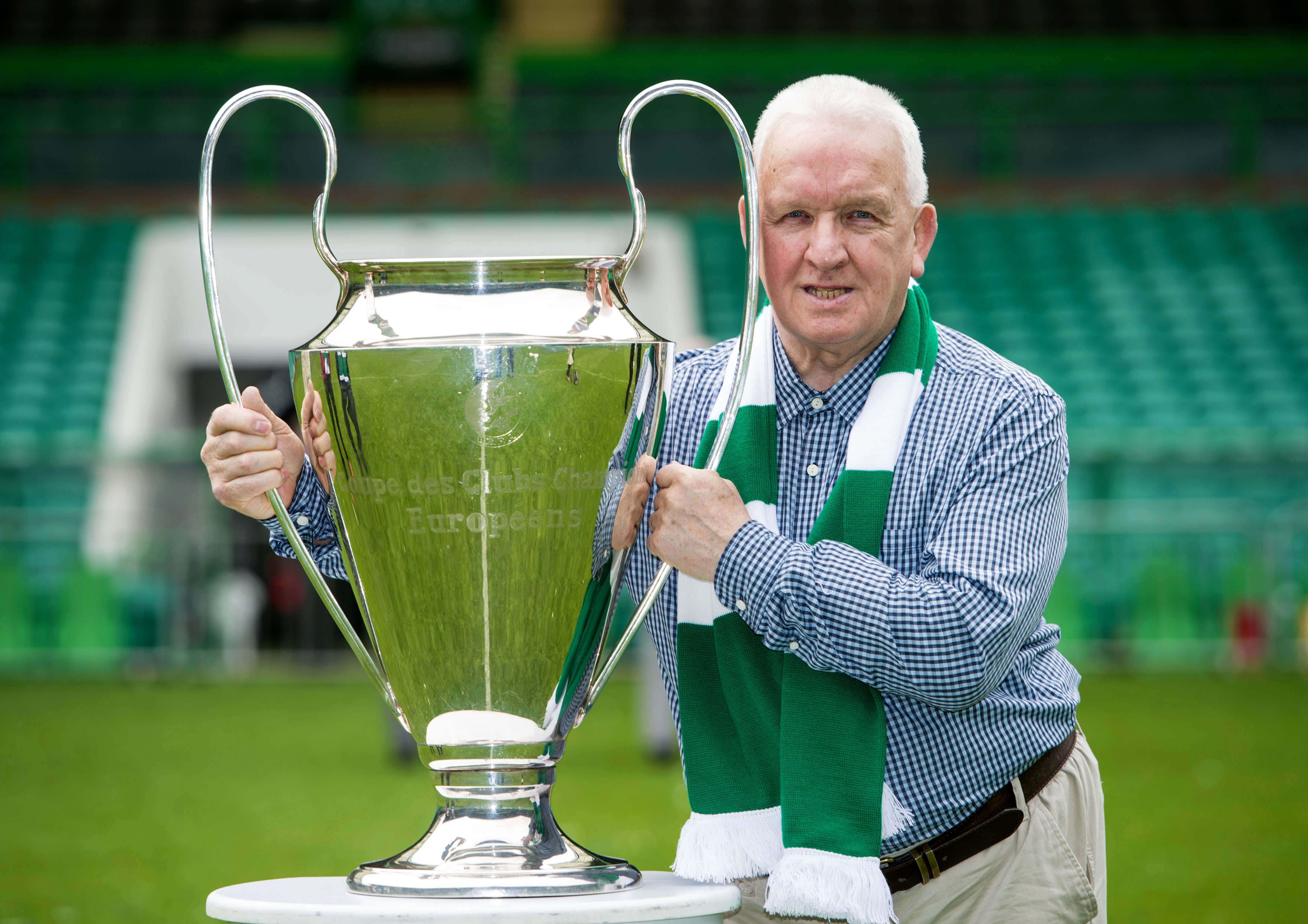 包含凯尔特人足球用裤头女脸上洛佩斯：受赞赏的词条