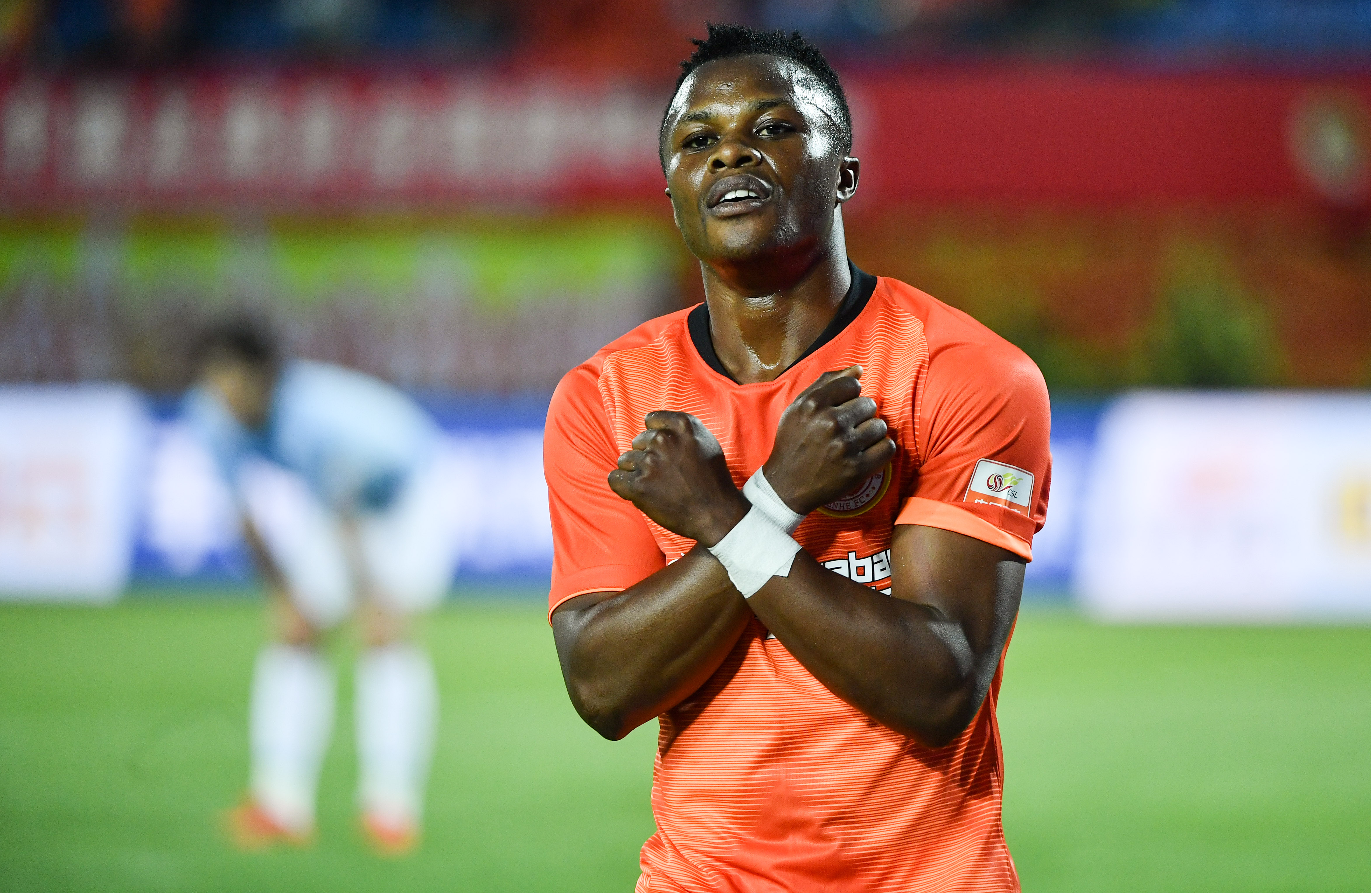 天津天海豪取连胜，豪气冲云霄赢得赞誉