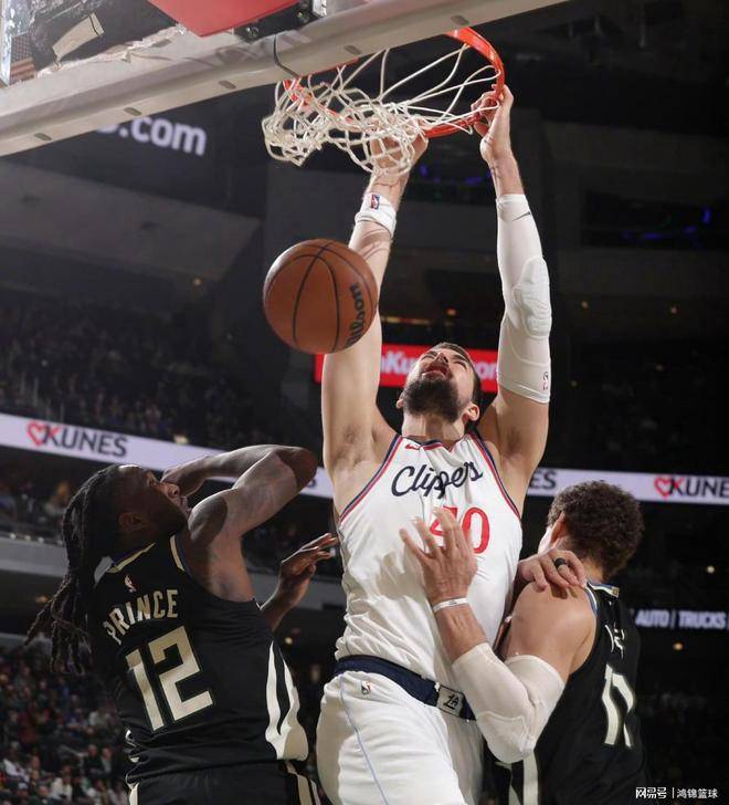 包含火箭客场惨败雄鹿，哈登失准连续场低迷的词条