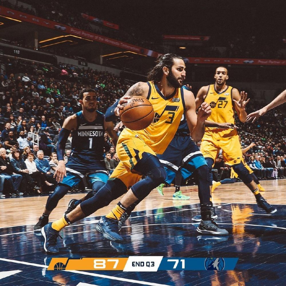 关于爵士队经历人员变动，球队战绩或将有所起色的信息