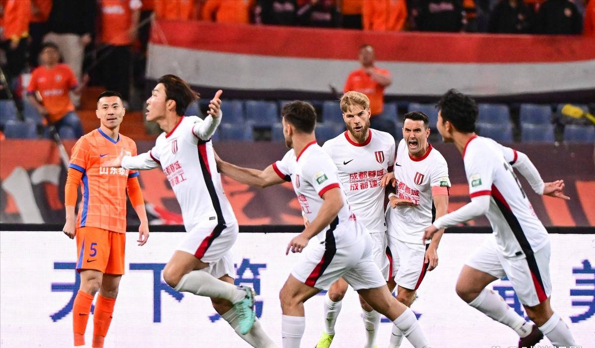 广州恒大主场战平山东鲁能，争取三分