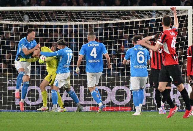 包含AC米兰中场连场进球,成为球队关键功臣的词条 包含AC米兰中场连场进球,成为球队关键功臣的词条