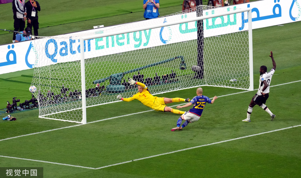 边锋神奇突破精彩表现,助力球队晋级 边锋神奇突破精彩表现,助力球队晋级