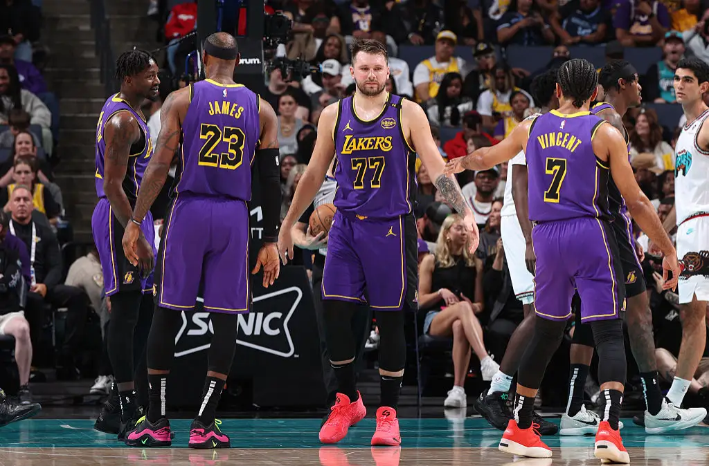 篮网险胜马刺，公牛不敌太阳，爵士豪胜国王