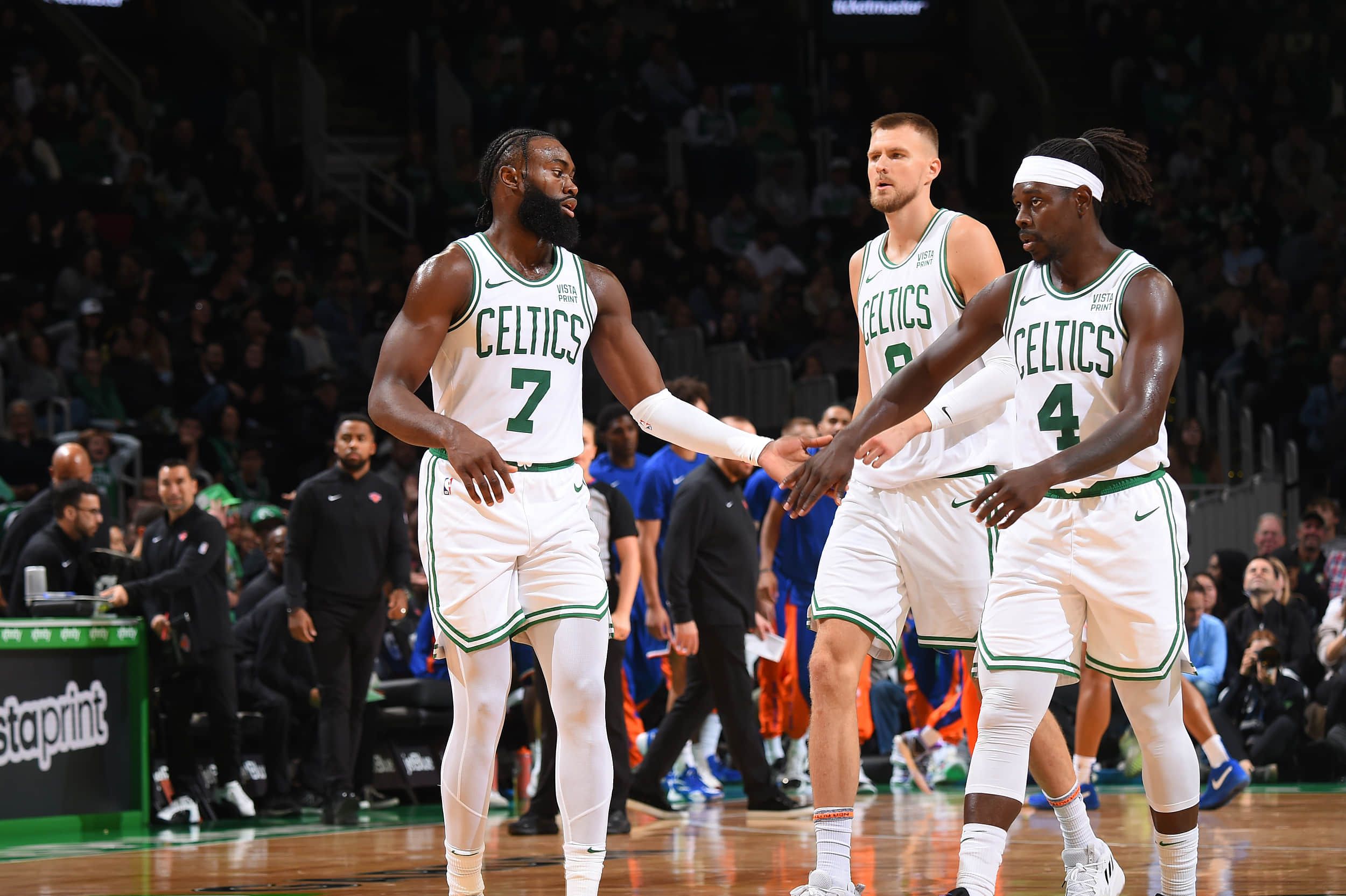 公牛队客场战胜凯尔特人，终结连败