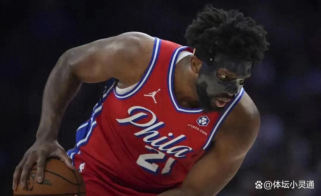 爵士队主场气氛火爆,球迷疯狂呐喊 爵士队主场气氛火爆,球迷疯狂呐喊