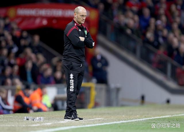 关于沙尔克连败中，主帅寻找突破点的信息