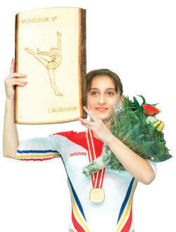 俄罗斯选手在体操比赛中获得奖牌 俄罗斯选手在体操比赛中获得奖牌