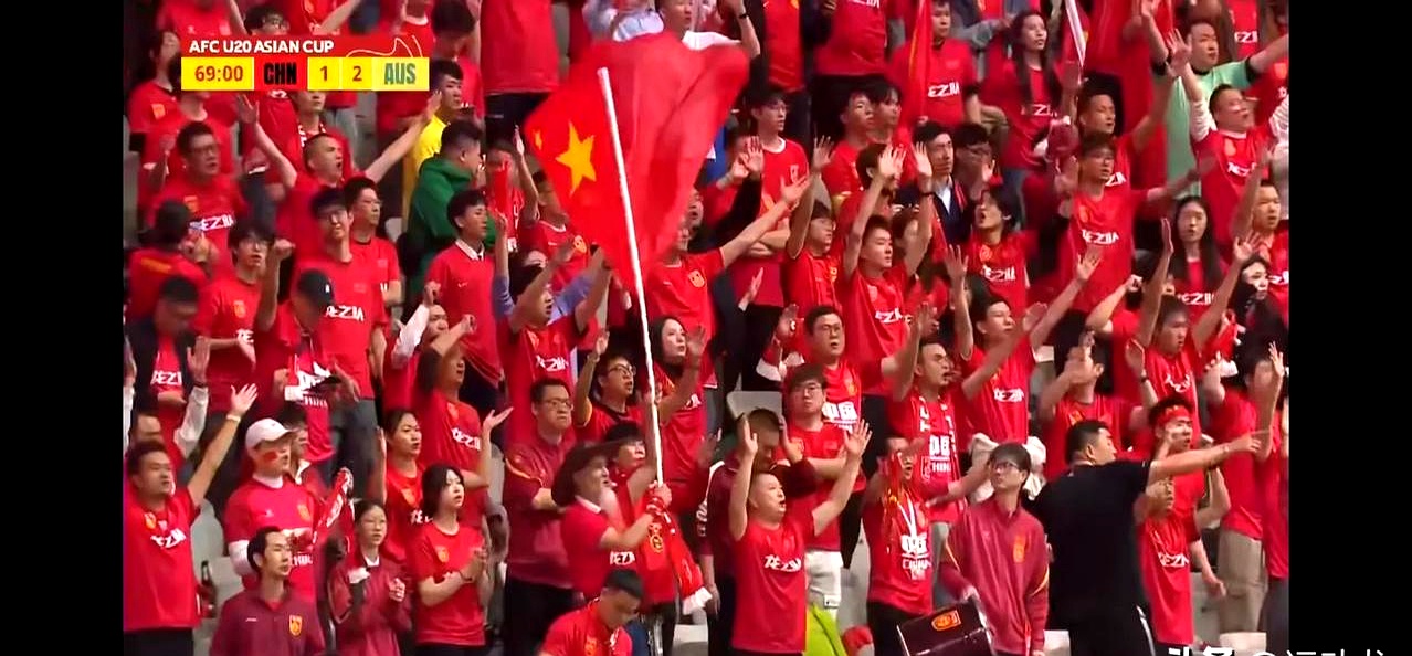 赛场激烈角逐,球迷演绎激动人心的竞技精神的简单介绍 赛场激烈角逐,球迷演绎激动人心的竞技精神的简单介绍