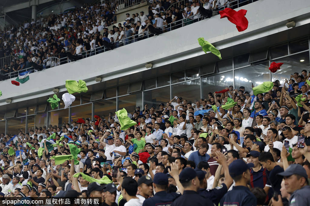 顶级赛事掀起热潮,球迷狂热不已的简单介绍 顶级赛事掀起热潮,球迷狂热不已的简单介绍