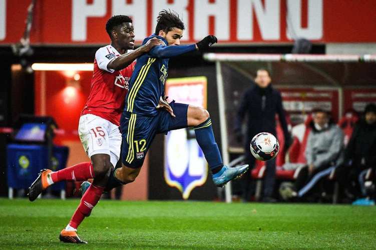 关于里尔主场险胜梅斯，联赛攀升的信息