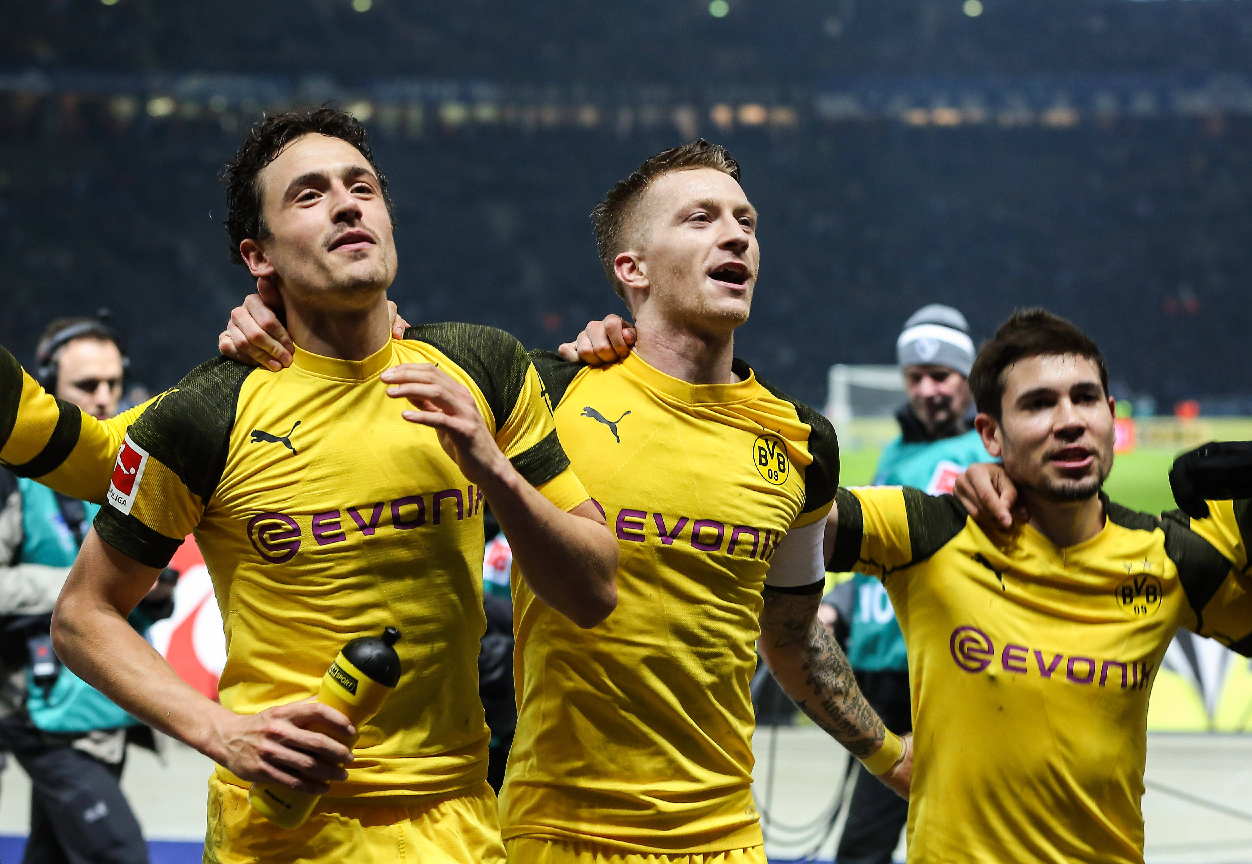 包含斯图加特深夜对决柏林赫塔，势均力敌的词条