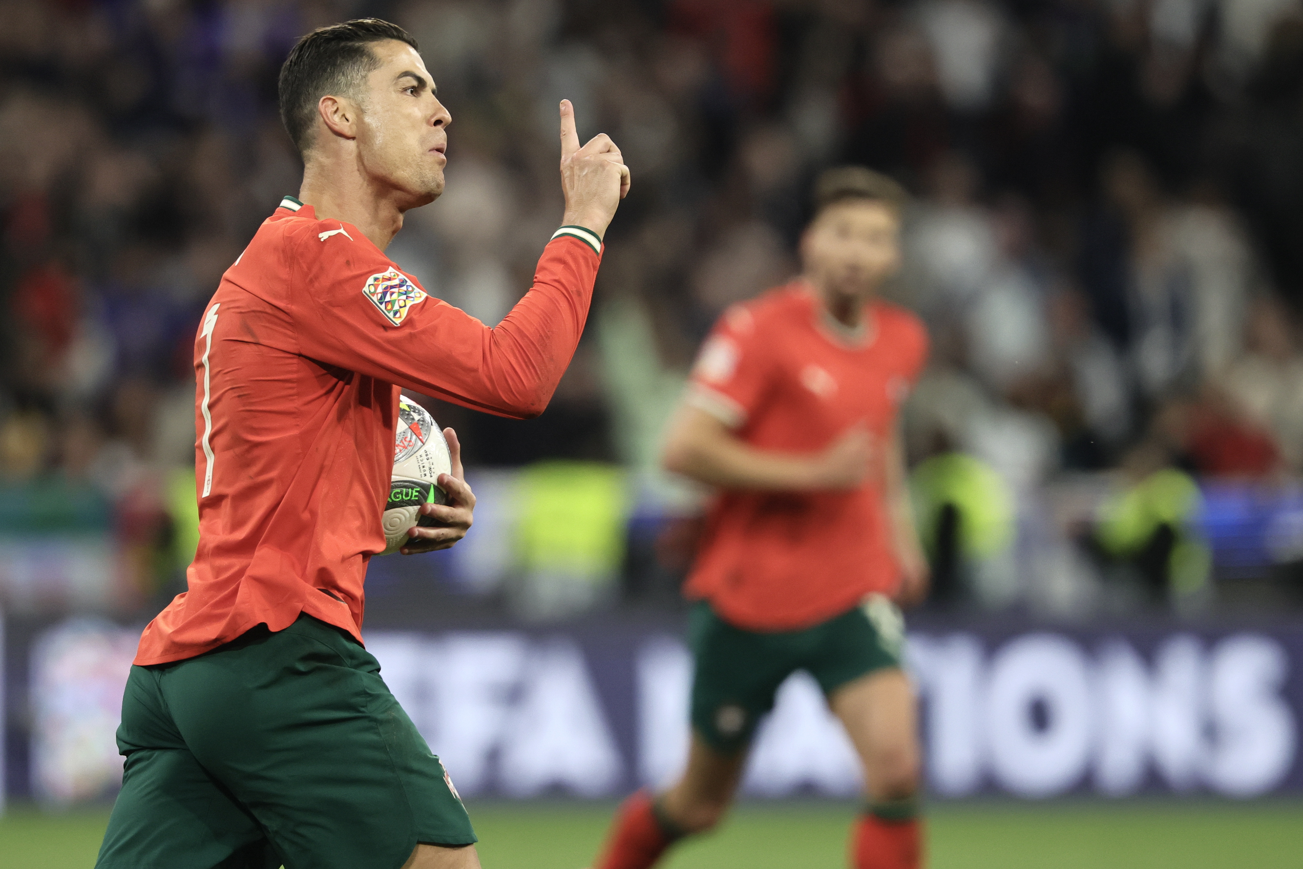 葡萄牙锋线连连进球，大胜对手