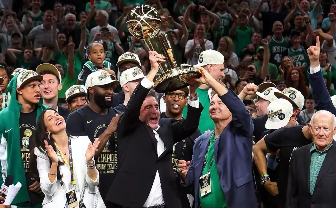 凯尔特人客场大胜夺回东部头名的简单介绍