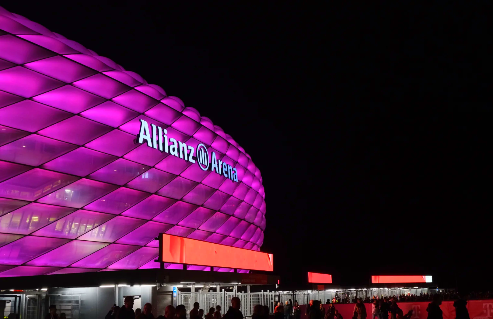 拜仁慕尼黑球队迎来百年纪念庆典 拜仁慕尼黑球队迎来百年纪念庆典