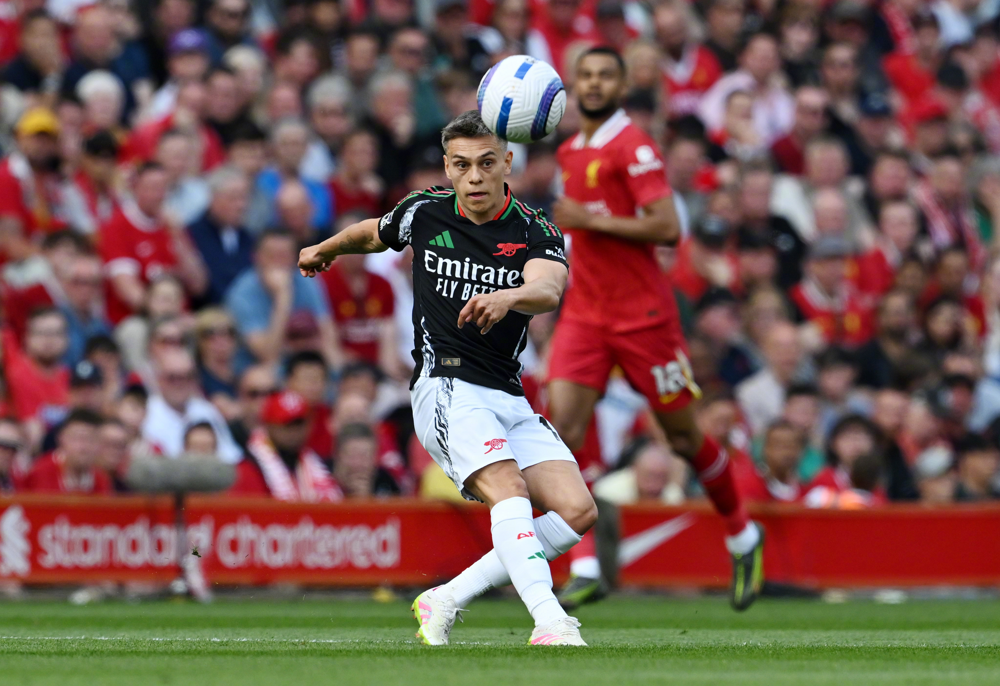 阿贾克斯逆转利物浦，实现赛季首胜