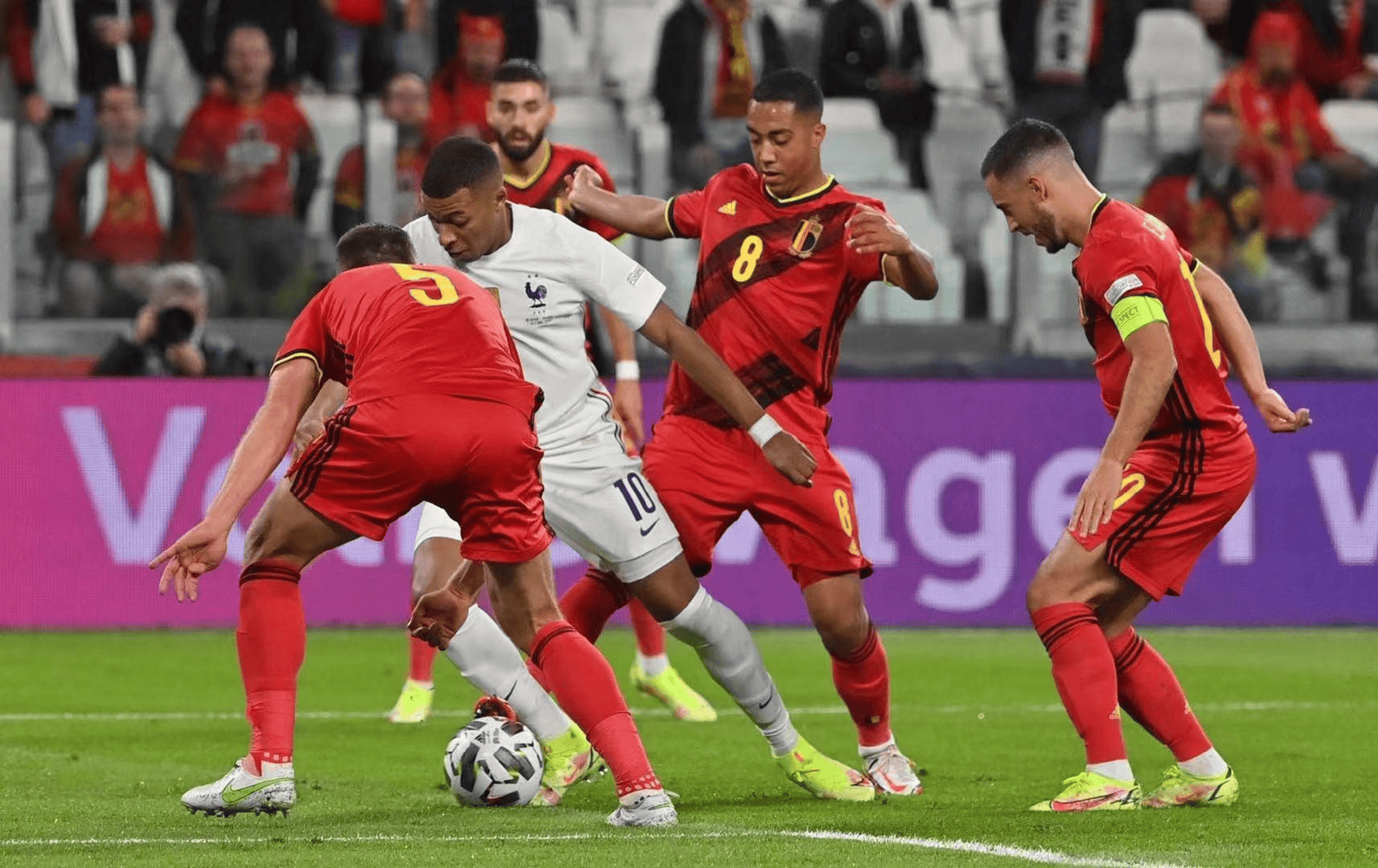 关于法国足球联赛新晋劲旅表现抢眼,冲击前列的信息 关于法国足球联赛新晋劲旅表现抢眼,冲击前列的信息