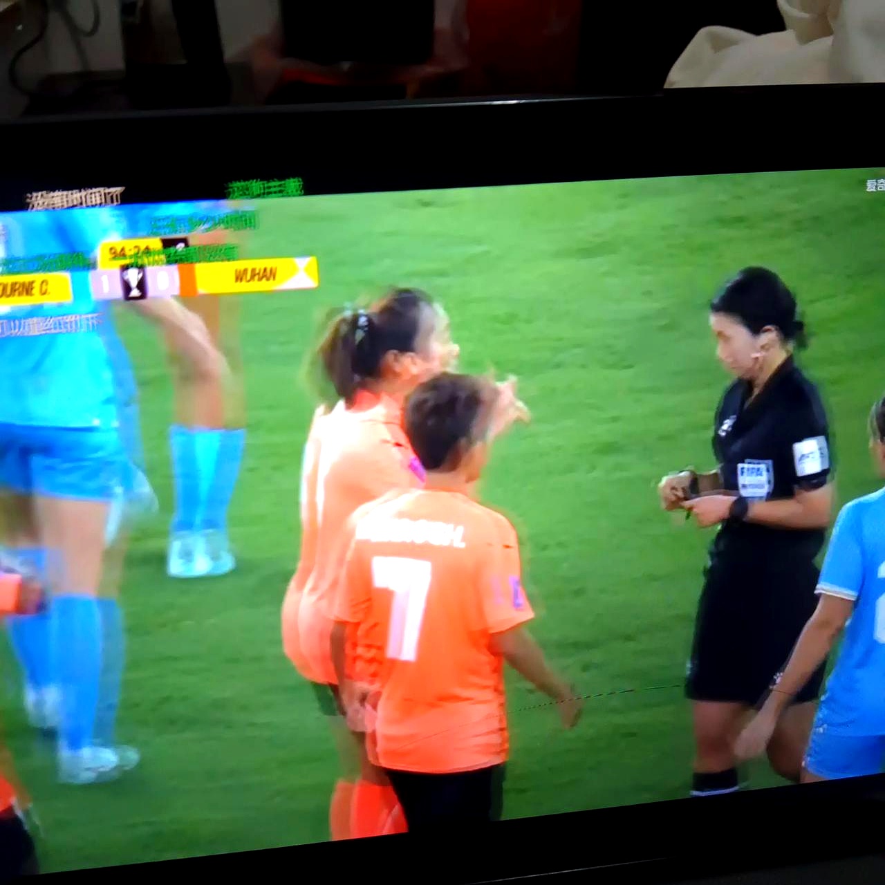 近期足球赛事女子选手表现神勇 近期足球赛事女子选手表现神勇