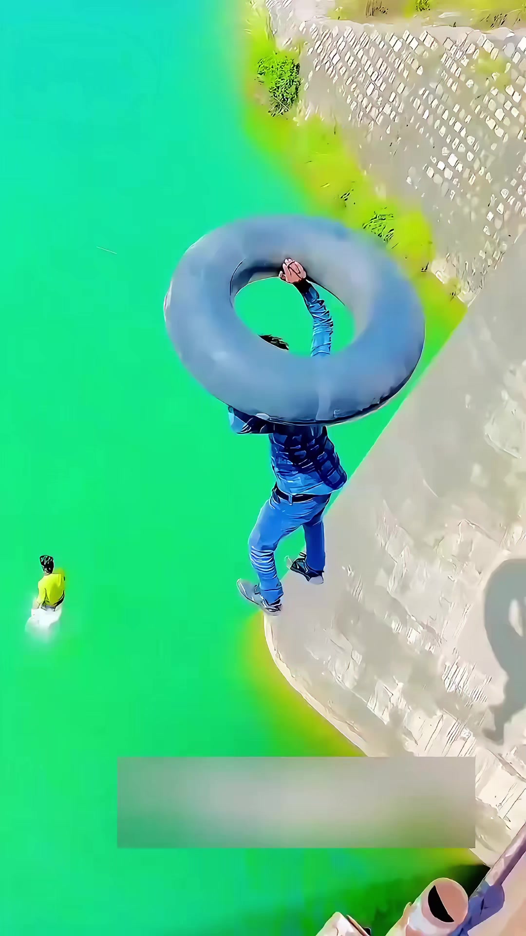 法国跳水选手完美出击,高空动作 法国跳水选手完美出击,高空动作