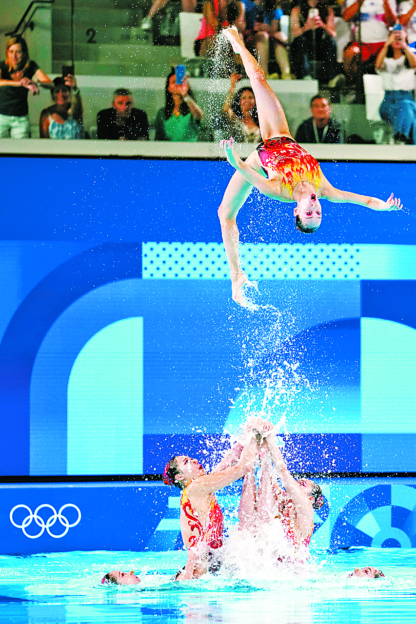 法国跳水选手完美出击,高空动作 法国跳水选手完美出击,高空动作