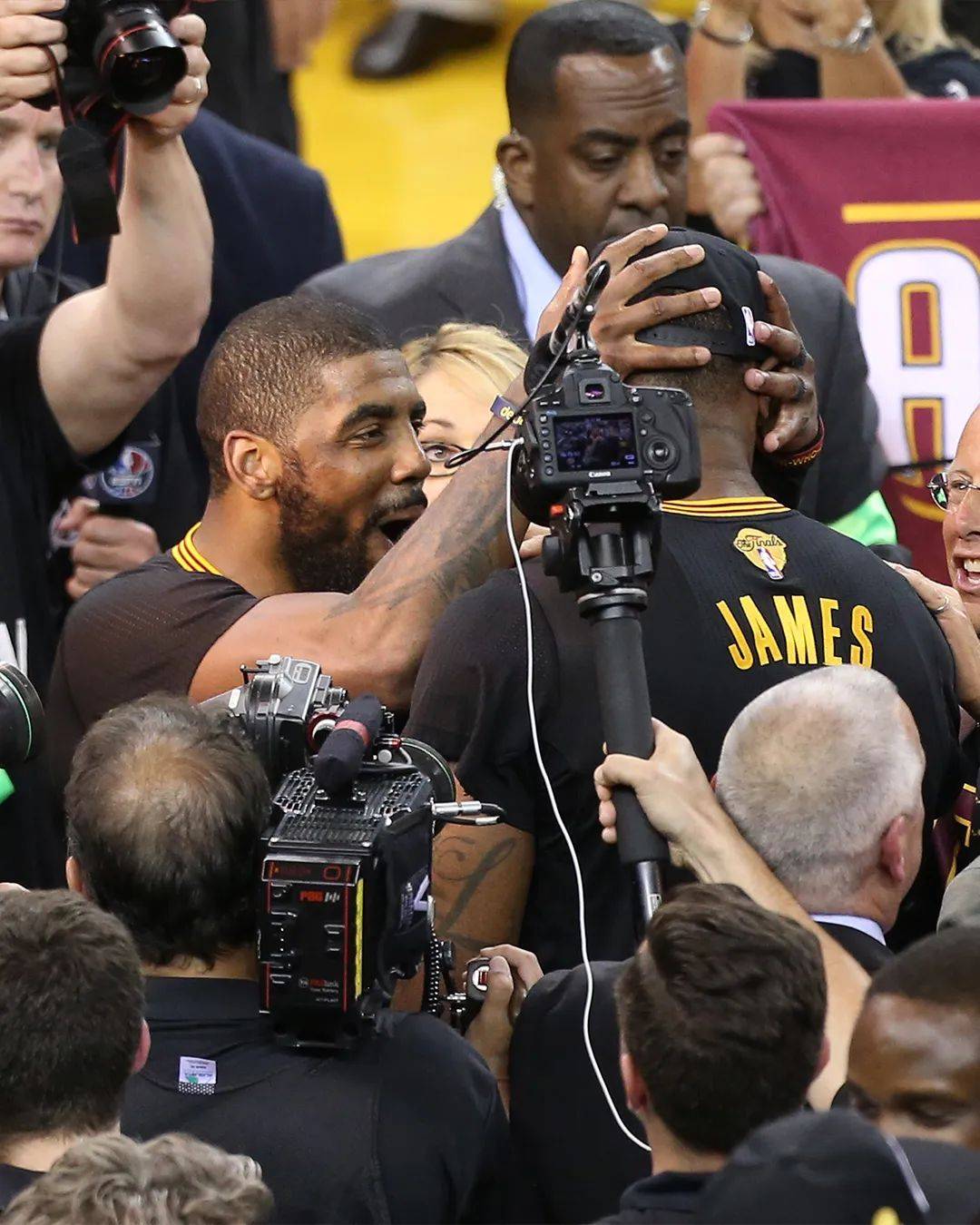 骑士完成逆转击败爵士,实力强盛无可匹敌 骑士完成逆转击败爵士,实力强盛无可匹敌