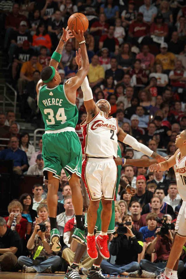 骑士完成逆转击败爵士,实力强盛无可匹敌 骑士完成逆转击败爵士,实力强盛无可匹敌