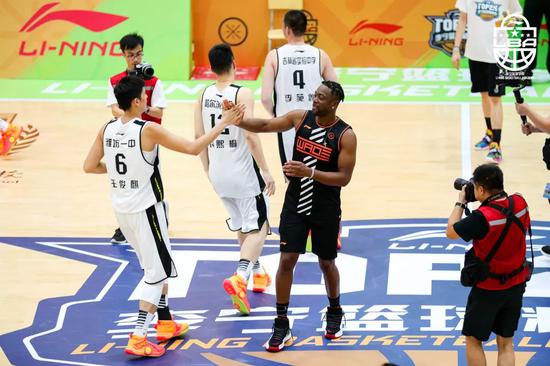 韦德教练首秀成功，率队逆转胜出