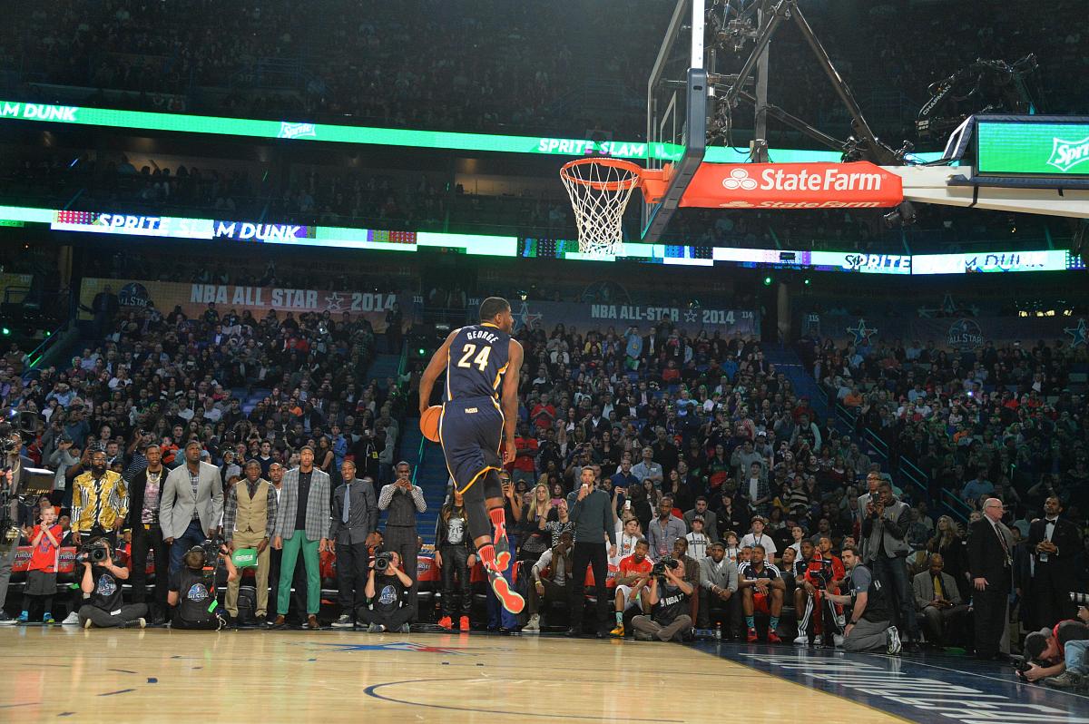 包含热火不敌尼克斯，赛前吉米秀街头扣篮的词条