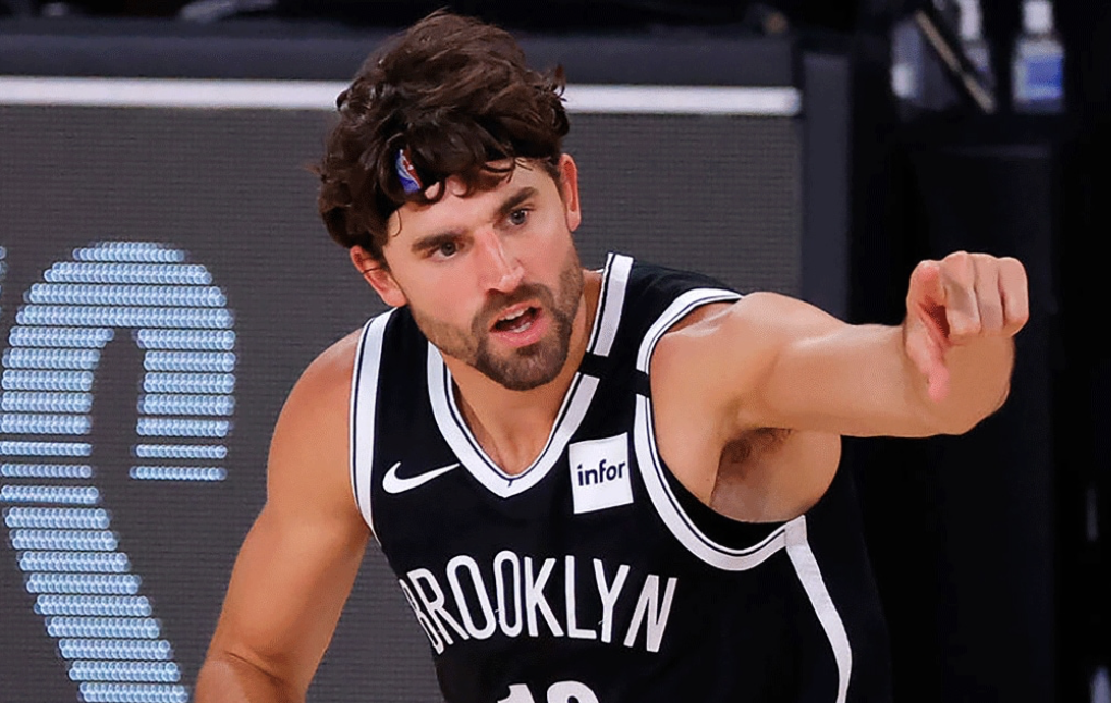 包含篮网前锋连续得分破五十，创造个人纪录再次凸显超巨实力的词条