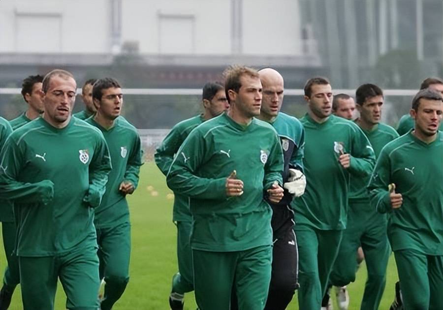 包含欧洲杯预选赛首轮：瑞典队与保加利亚队鏖战三小时的词条