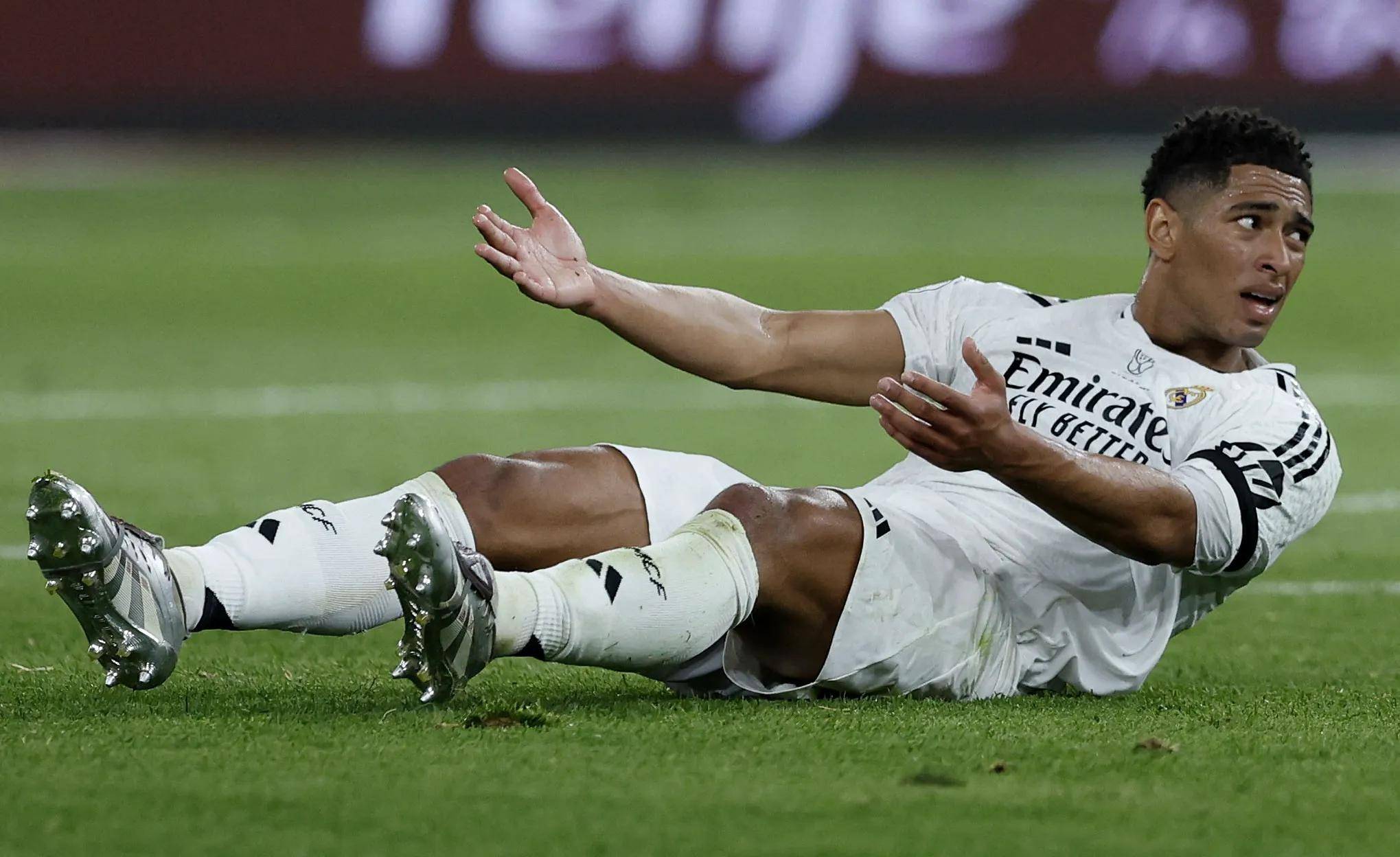 皇马后防漏洞频现,球队丢球频繁 皇马后防漏洞频现,球队丢球频繁