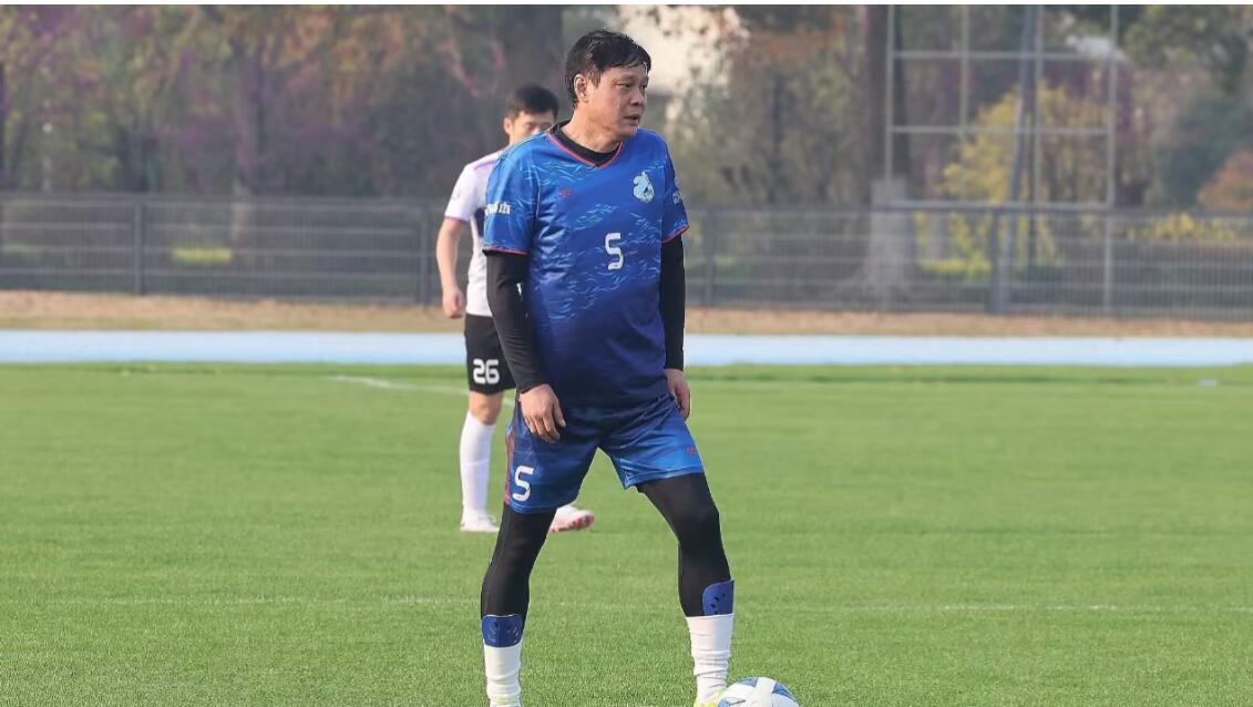 比赛中球员表现出色,得到教练认可 比赛中球员表现出色,得到教练认可