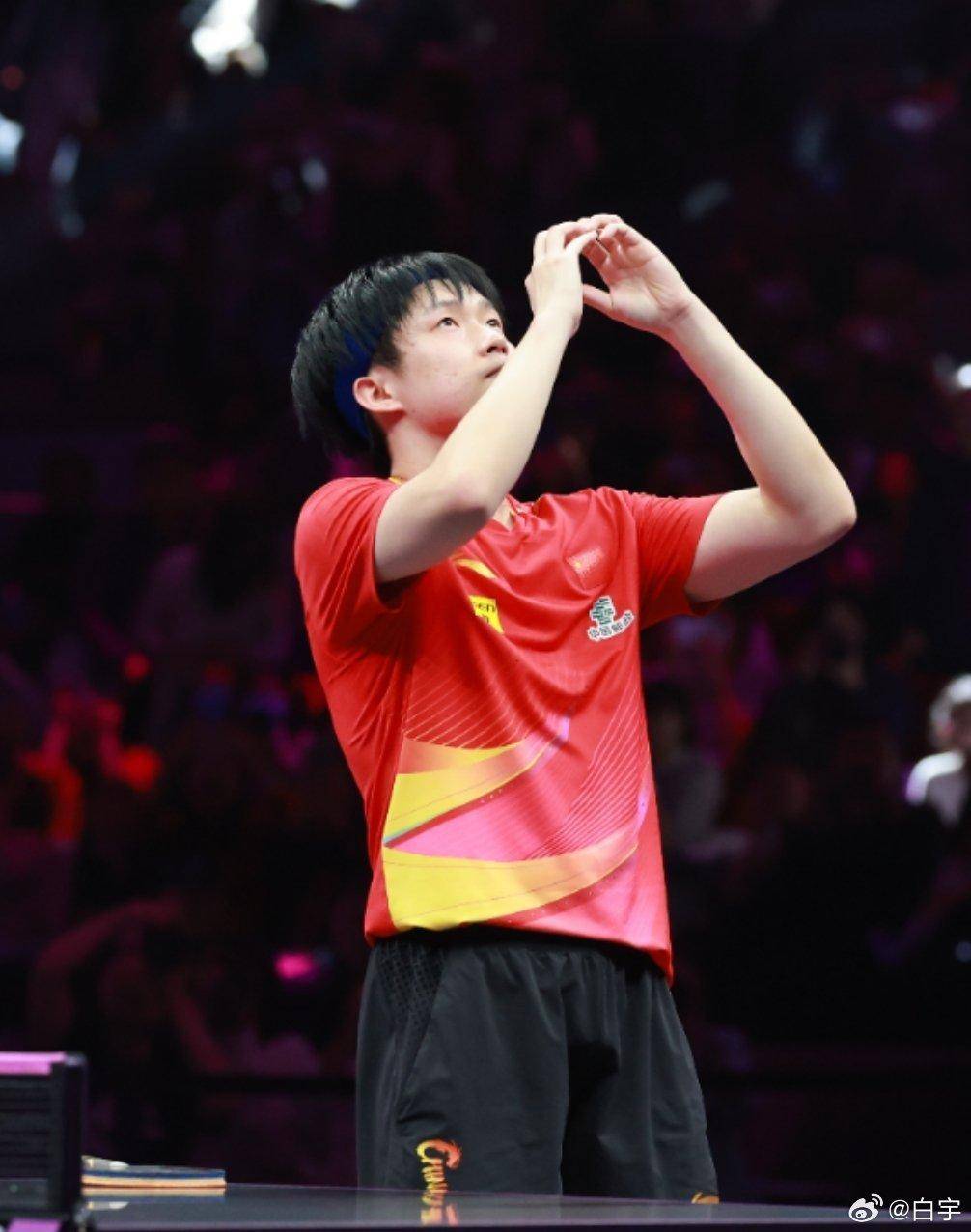 情绪激动!运动员感慨艰辛后最终夺冠 情绪激动!运动员感慨艰辛后最终夺冠