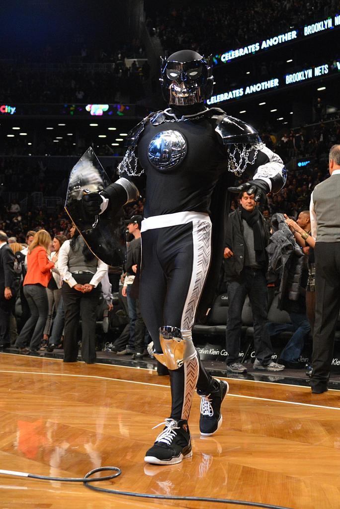 T1碾压BRO，Knight开启传奇时刻四强赛3:2（洛杉矶）