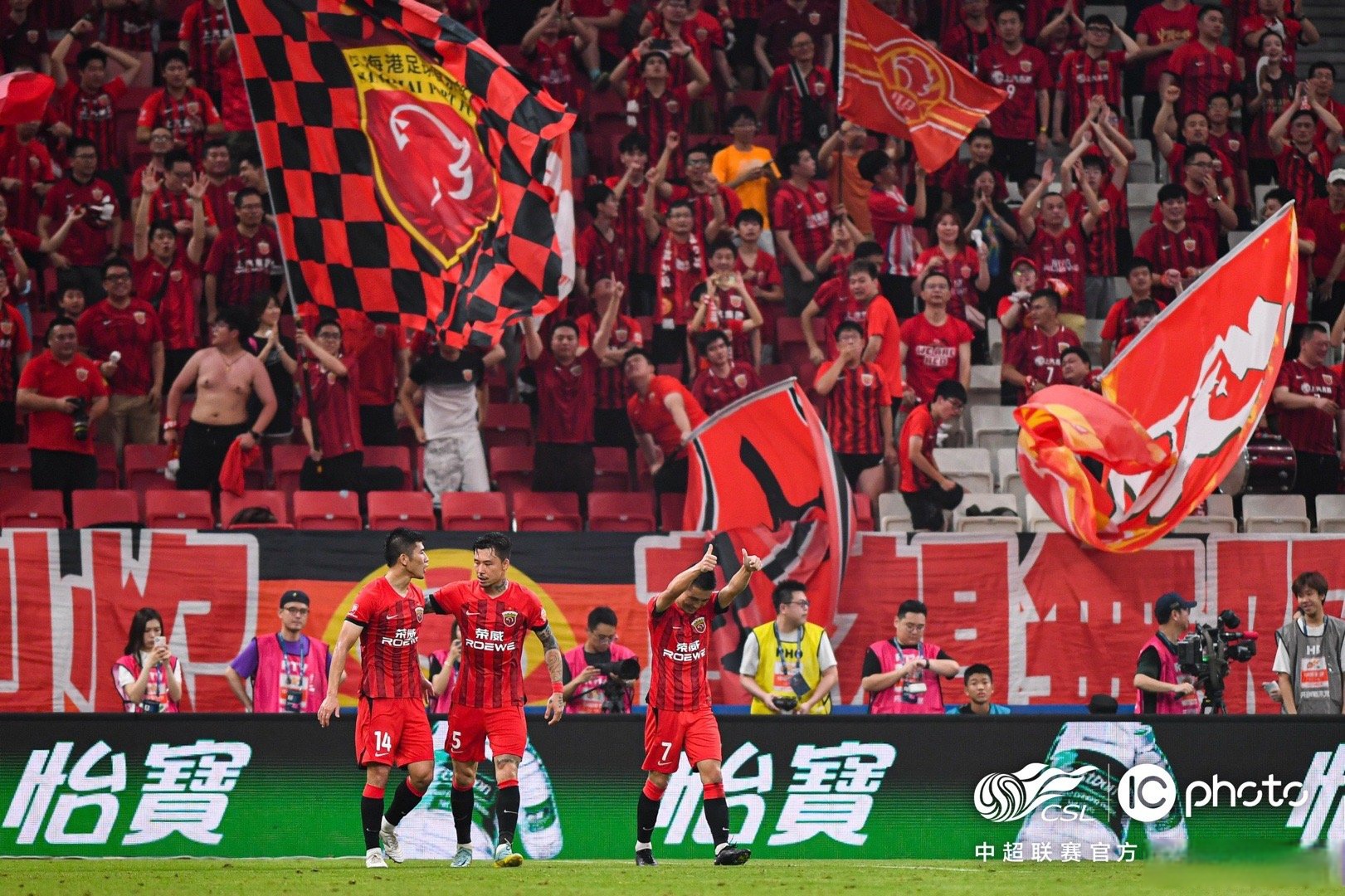 中超比赛直播：球迷热情支持自己心仪的球队的简单介绍