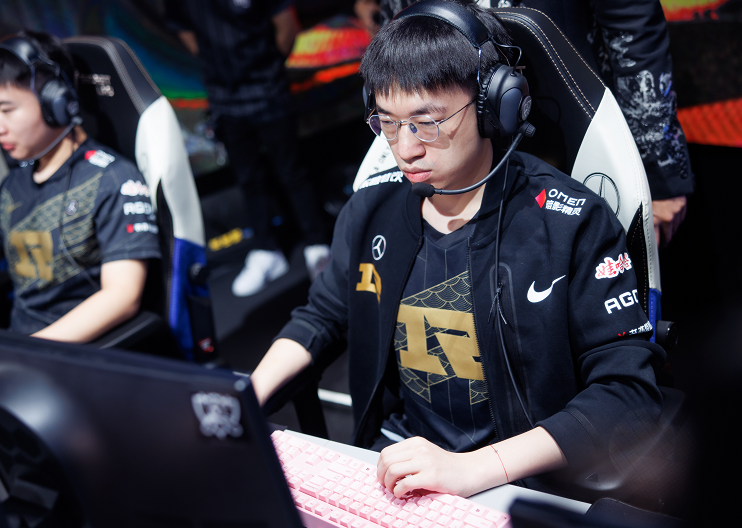 TL力克100T，Xiaohu拿下关键大龙入围赛2:0（北京）