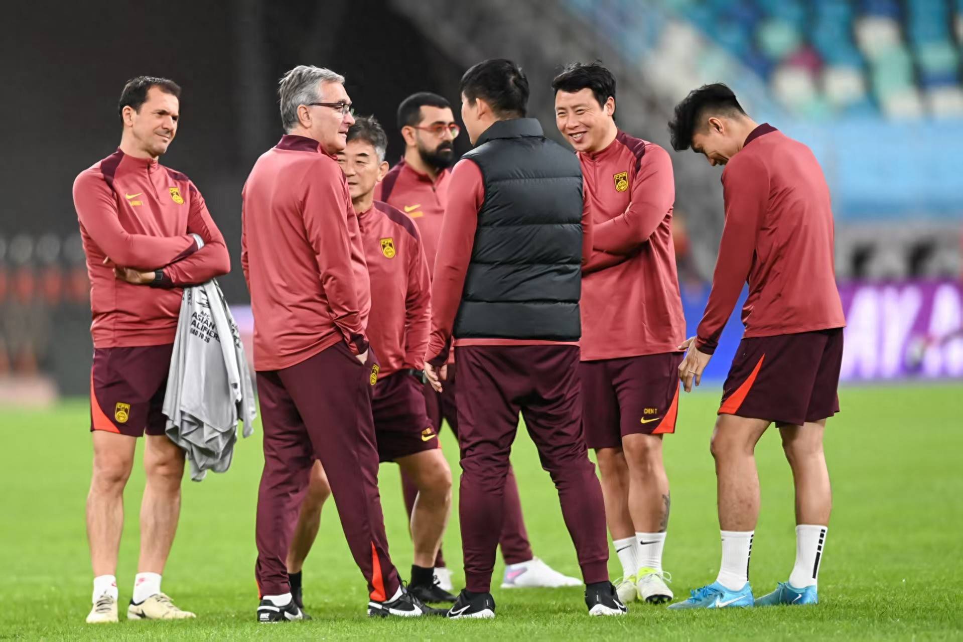 包含国内足球联赛赛制调整，球队备战加快步伐的词条