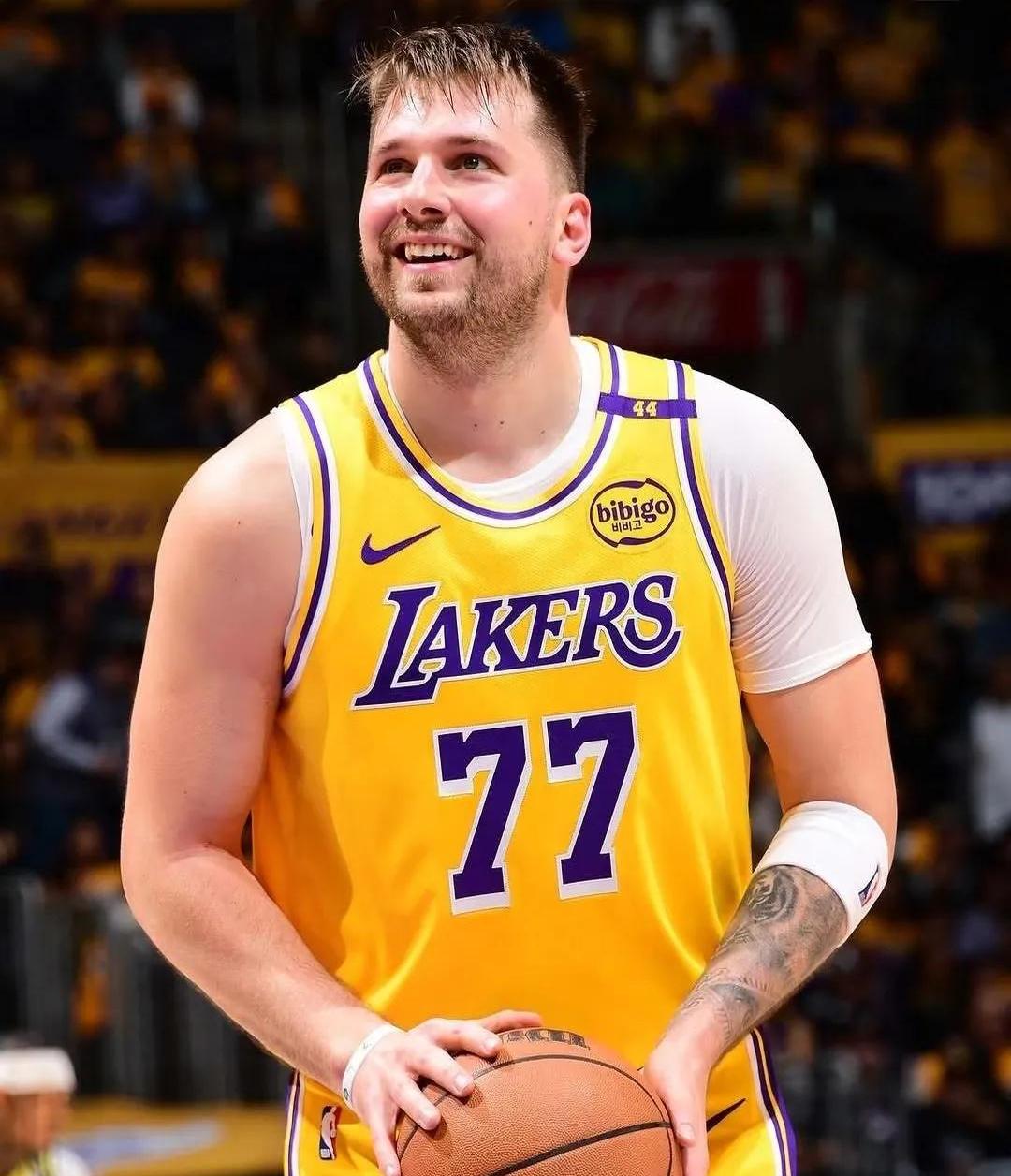 关于湖人强势加拿大男篮，浓眉统治全场的信息