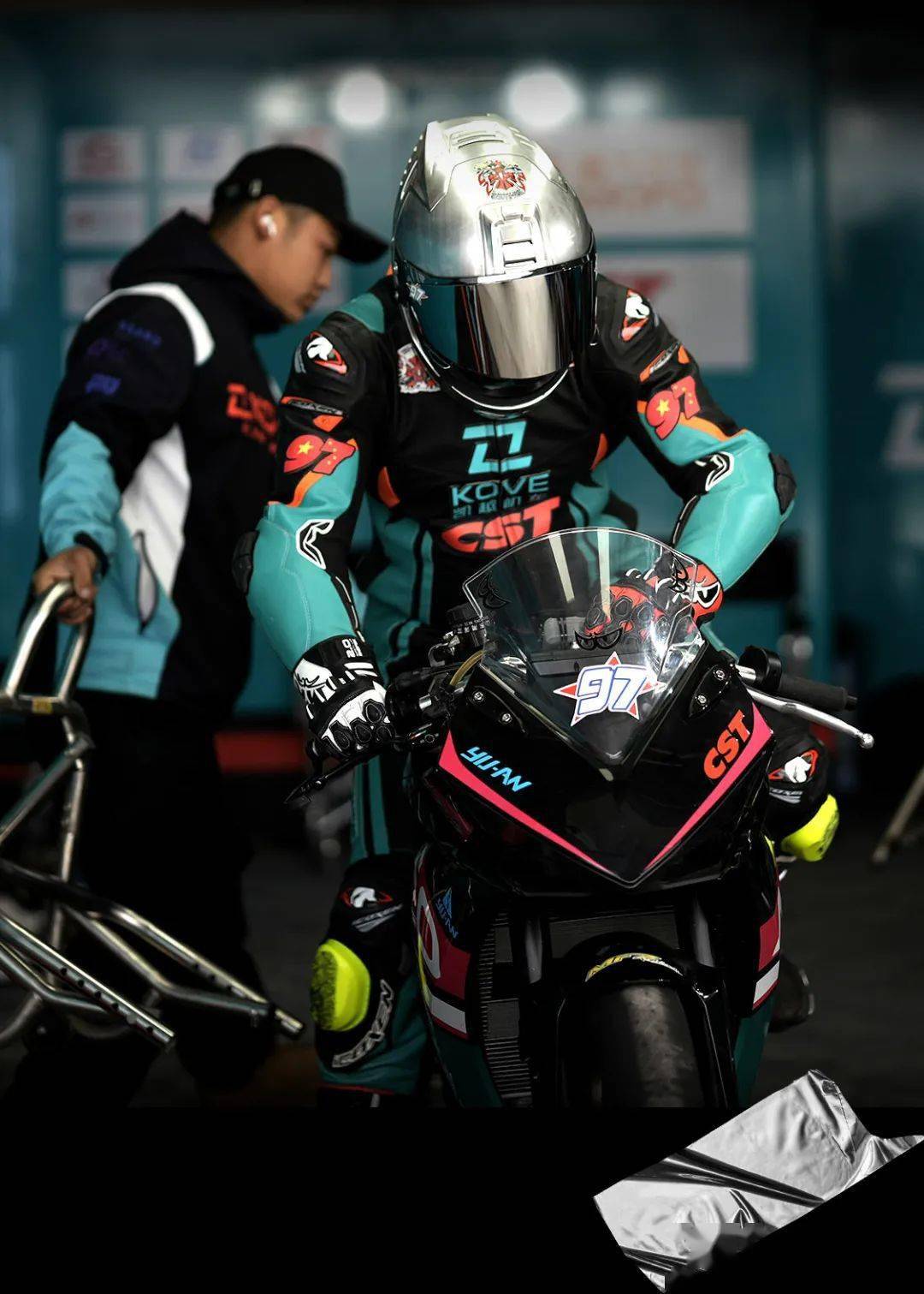 包含赛车队主教练发声，誓言带队登顶的词条