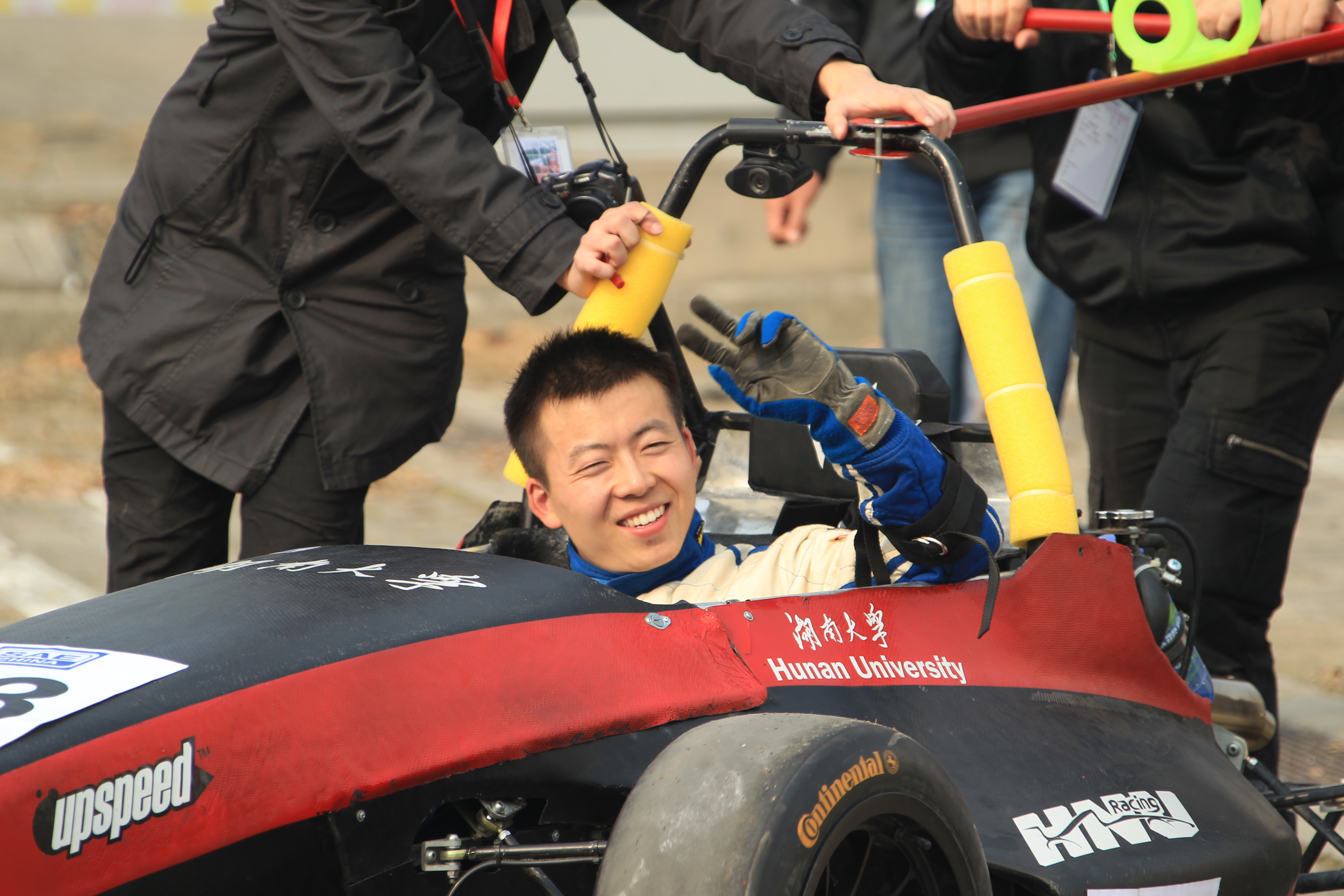 包含赛车队主教练发声，誓言带队登顶的词条